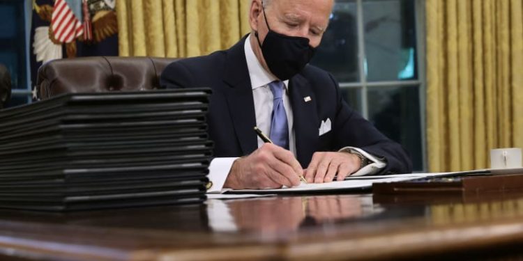 بايدن يوقع اليوم على انضمام (السويد وفنلندا) إلى النـــــاتو