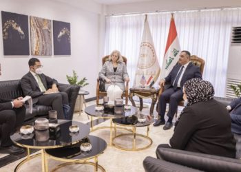 السفيرة الأمريكية والبنك المركزي العراقي … مباحثات حول “غسيل الأموال وتمويل الإرهاب”