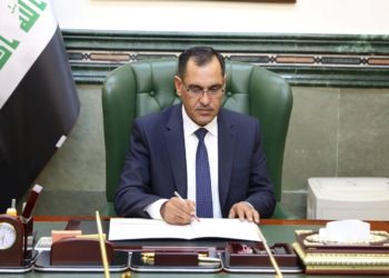 القضاء يتخذ إجراءات قانونية بحق وزير الصناعة السابق