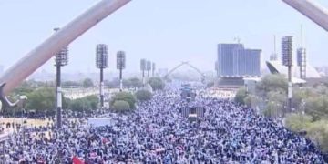 بدء إقامة صلاة الجمعة الموحدة في ساحة الاحتفالات بالمنطقة الخضراء