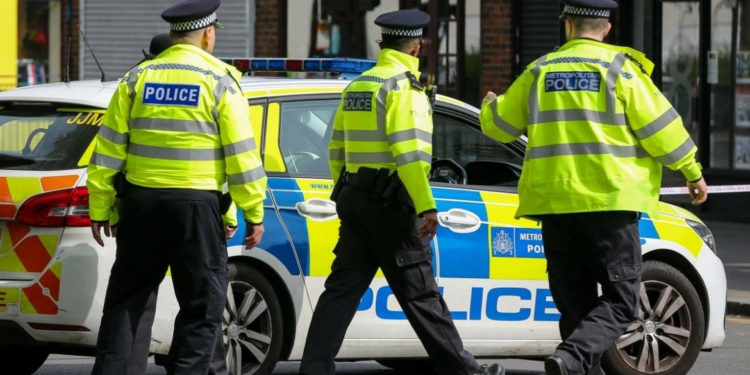 محاولة سطو على ثري عربي  في لندن ,, خرَّبوا سيارته التي تبلغ قيمتها أكثر من 3.5 مليون $