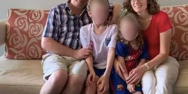 وفاة سيدة أثناء نومها بجوار أسرتها على متن رحلة لبريطانيا .. طفلاها اكتشفا وفاتها بعد 8 ساعات