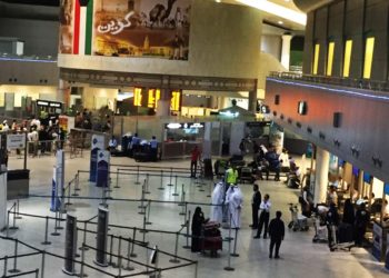 القبض على ممثلة مشهورة بسبب تعاطي الخمور في مطار بالكويت