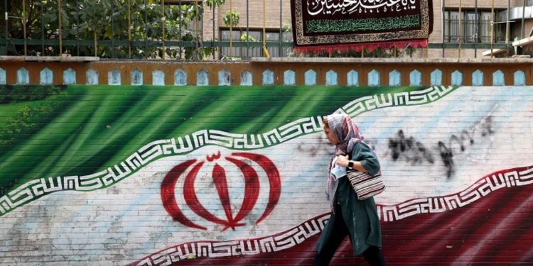 إيران تصعد حملتها ضد البهائيين وتدمر 6 من منازلهم