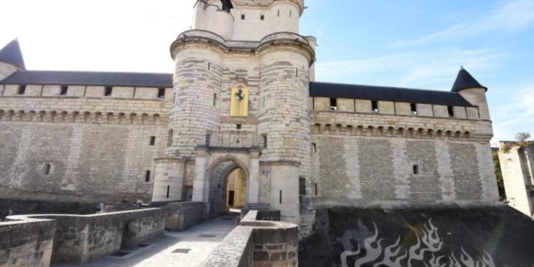 الأماكن السياحيــة التابعة “للجيوش الفرنسية” مفتـــوحة أمام الروس