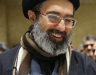 نجل خامنئي يطلق دورة بحث الخارج بلقــــب “آية الله”