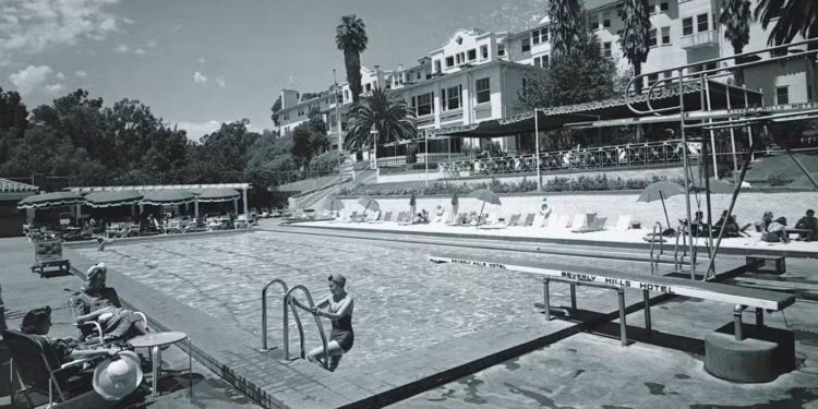 الفنـــدق الذي تحمل كل زاوية فيه قصـــة من عصر هوليوود الذهبي