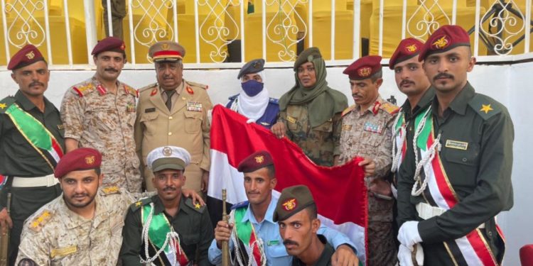 أول يمنية تقود الطيران القتالي تقصف (عراقيل المجتمع)