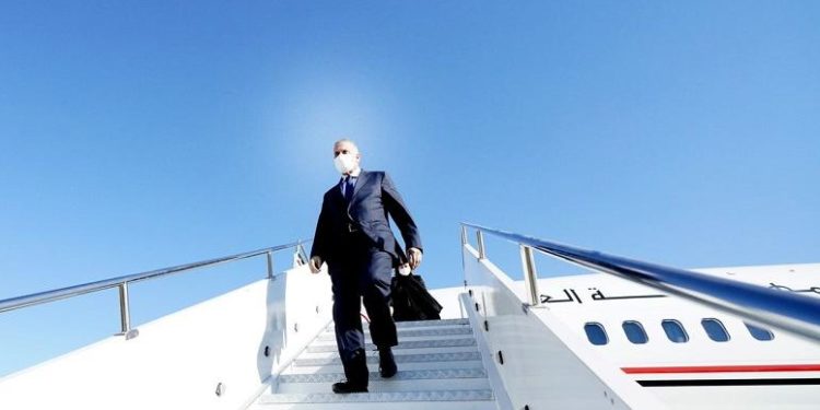 الكاظمي يصل مصر للمشاركة بالقمة الخماسية