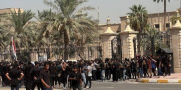 محاولات لاقتحام القصر الجمهوري من قبل المتظاهرين + فيديو