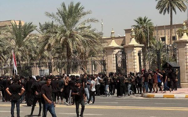 محاولات لاقتحام القصر الجمهوري من قبل المتظاهرين + فيديو