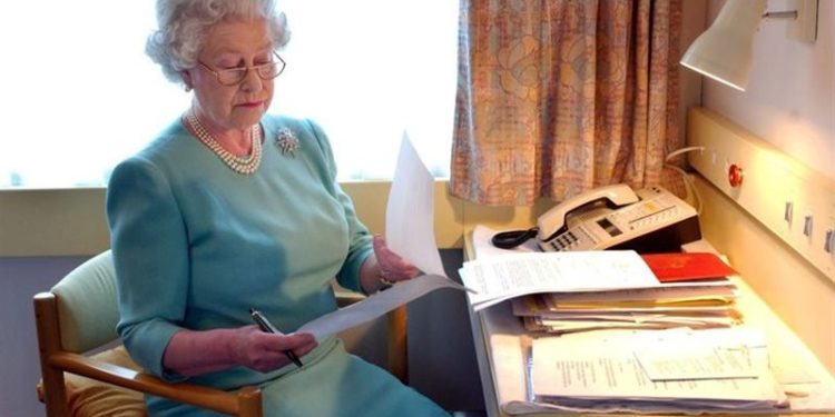 ملكة بريطانيا تكسر تقليد تعيين رئيس الوزراء