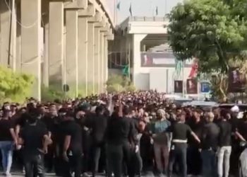 بالفيديو أنصار تيار الحكمة يشاركون في تظاهرات الإطار التنسيقي