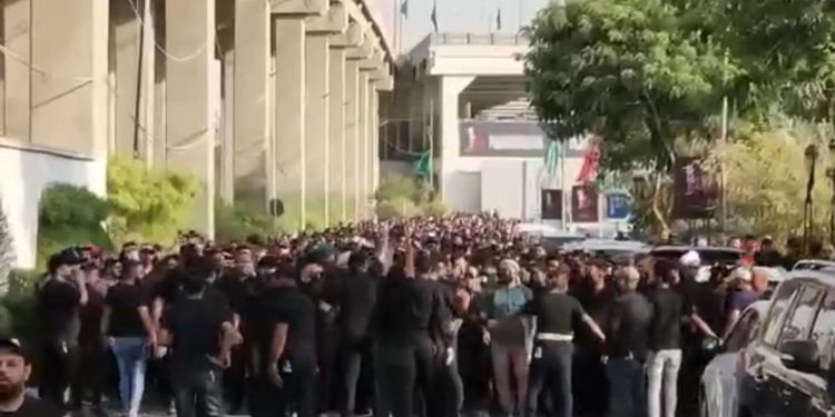 بالفيديو أنصار تيار الحكمة يشاركون في تظاهرات الإطار التنسيقي