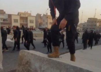 بالفيديو أمن الحشد يصل الجسر المعلق لعزل متظاهري الإطار عن المنطقة الخضراء