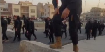 بالفيديو أمن الحشد يصل الجسر المعلق لعزل متظاهري الإطار عن المنطقة الخضراء