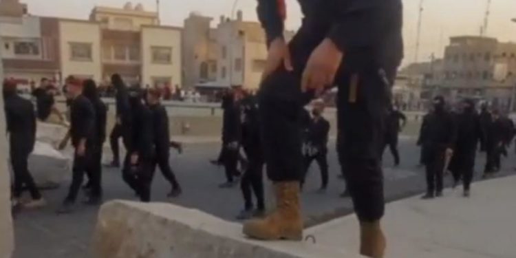 بالفيديو أمن الحشد يصل الجسر المعلق لعزل متظاهري الإطار عن المنطقة الخضراء