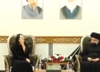 بالفيديو زعيم التيار الصدري مقتدى الصدر يستقبل المبعوثة الأممية جينين بلاسخارت في الحنانة