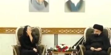 بالفيديو زعيم التيار الصدري مقتدى الصدر يستقبل المبعوثة الأممية جينين بلاسخارت في الحنانة