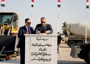الكاظمي يضع حجر الأساس لإعادة إعمار مطار الموصل الدولي