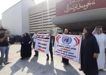 عوائل ضحايا سبايكر يصلون إلى مبنى مجلس النواب ويطالبون بمحاسبة المتسببين بالمجزرة