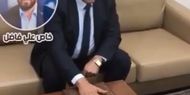 تسريب بالفيديو..  قسماً بالولاء أمام “أبو مازن” لوزير الصناعة السابق