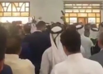 وزارة الدفاع توضح بشأن ما حصل أثناء حضور وزيرها مجلس عزاء أبو غريب