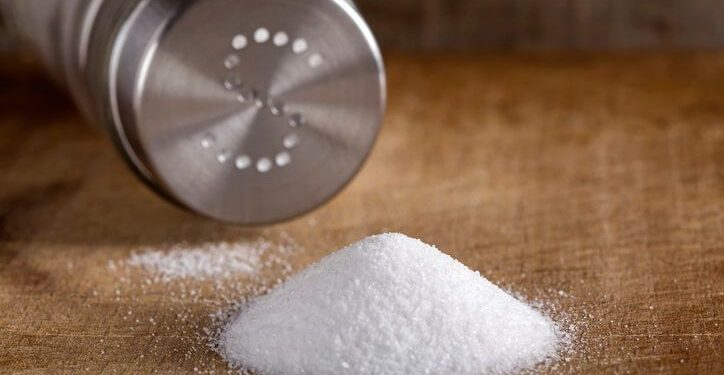 فائدة صحية هائلة إذا قللت الملح بمقدار غرام واحد يوميا