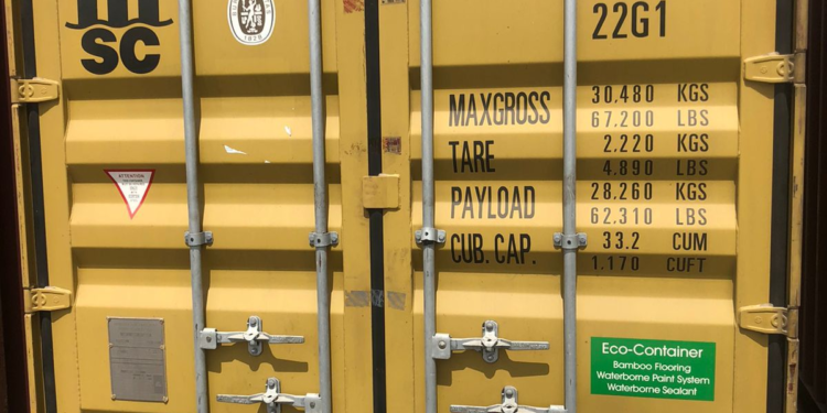 ضبط حاويات تضم (مواد كيمياوية خطرة) في ميناء أم قصر