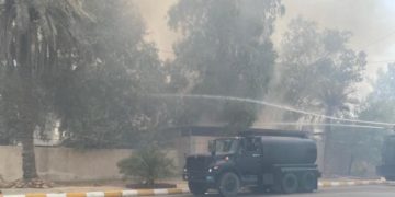 فرق الدفاع المدني تتوجه لاخماد حادث حريق اندلع داخل كمية من النفايات بالقرب من دار الضيافة في المنطقة الخضراء وتم السيطره عليه