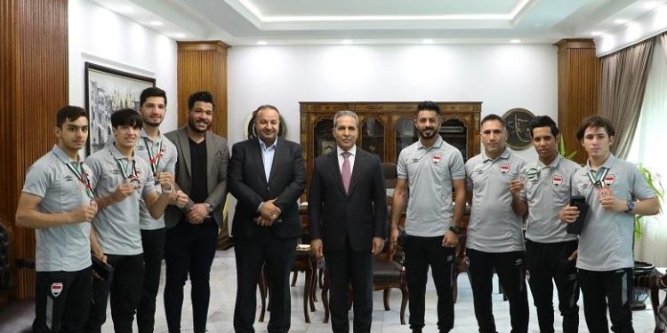 زيدان يلتقي بفريق (المواي تاي)