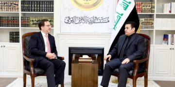 لقاء يجمع الأعرجي والسفير البريطاني لبحث مبادرة الكاظمي