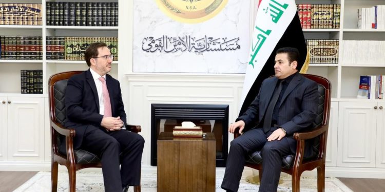 لقاء يجمع الأعرجي والسفير البريطاني لبحث مبادرة الكاظمي