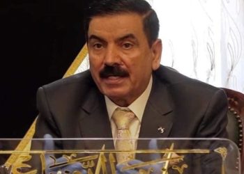 وزير الدفاع يعقد اجتماعاً مع قادة العمليات والفرق عبر الدائرة التلفزيونية