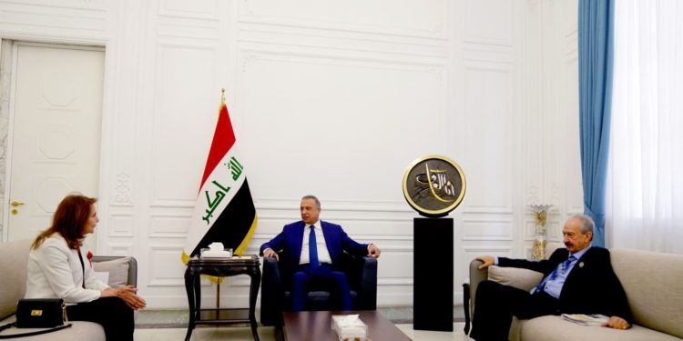 الكاظمي يستقبل عائلة الشاعر الكبير محمد مهدي الجواهري