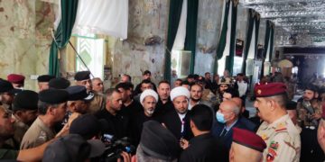 وفد يمثل السيد الصدر يصل إلى موقع حادث القطارة في كربلاء و يؤكد على إعادة تأهيلها وتكون تحت عناية الدولة