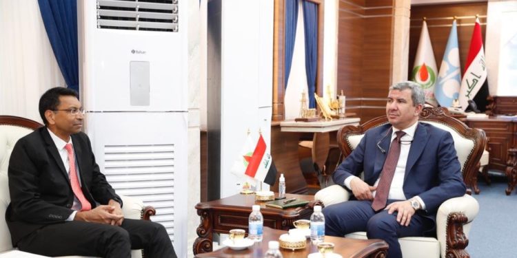 وزير النفط يــــبحث مع السفير الهندي الاستثمــــار المشترك