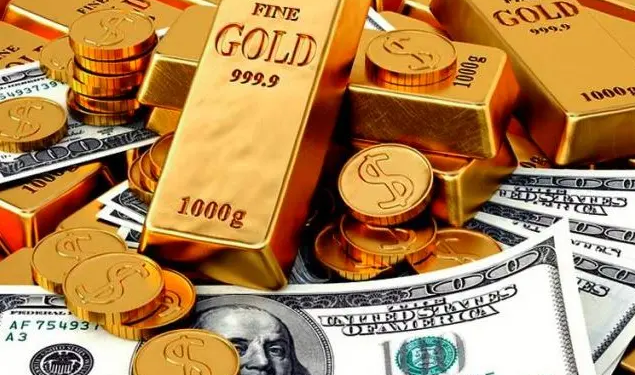 الذهب يرتفع بقوة والــدولار يهبط عن ذروة 20 عام