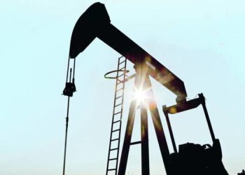 خام برنت يرتفع إلى أكثر من 100 $