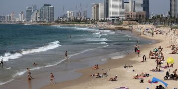 اعتقال شاب فلسطيني “اغتصب مراهقة إسرائيلية على الشاطئ”