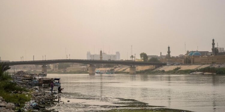 نبع الحضارة والزراعة في العراق مهدد بالجفاف .. “دجلة يحتضر”