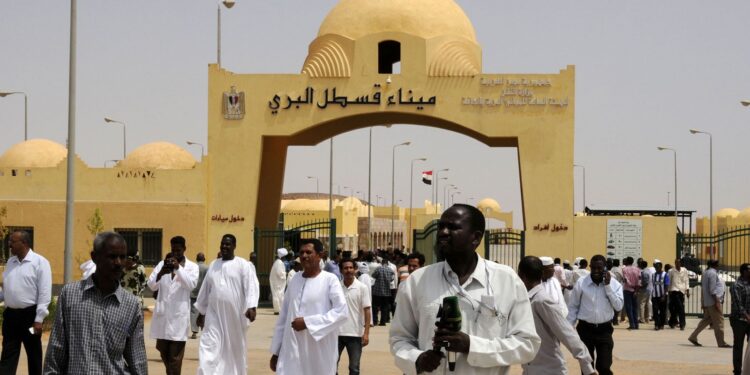 نـــــزوح سوداني إلى مصر بحثا عن (مستقبل أكثر إشراقا)