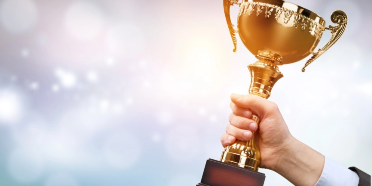 أغرب الجوائز في العالم .. إحداها للتجسُّس وأخرى لأغبى الإنجازات العلمية