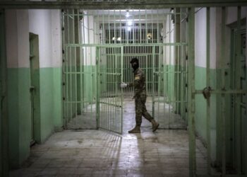 توقيــف نحو( 10 منتسبين وضباط) بسبب هروب محكوم بالإعدام في بغداد