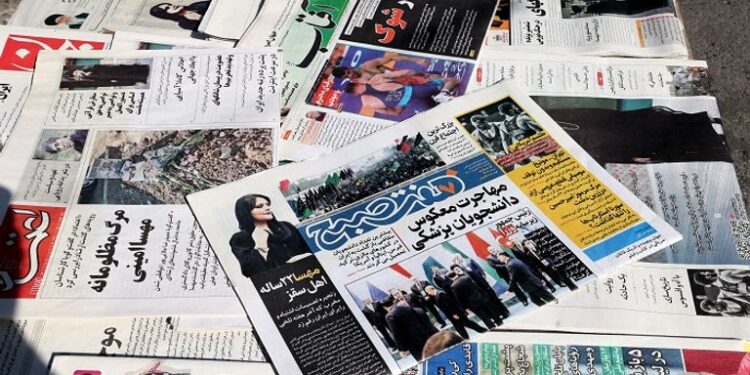  مهسا أميني .. عناوين صحف إيران وسط مطالبات بإلغاء (شرطة الإرشاد)