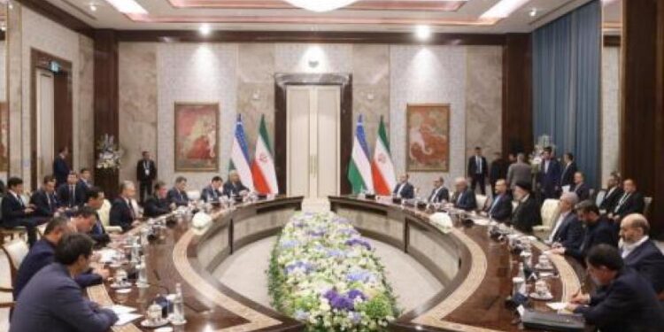 إيران توقع مذكرة تفاهم للانضمام إلى ( منظمة شنغهاي ) للتعاون