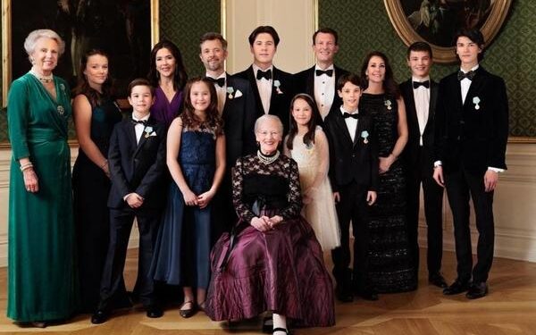 ملكة الدنمارك تجرد أحفادها من ألقابهم الملكية