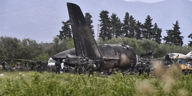 سقوط طائرتيــن علقت إحداهما بالأخرى في ألمانيا