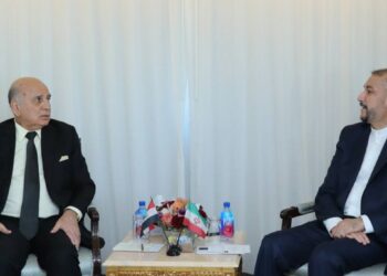 وزير الخارجيَّة يبحث مع نظيره الإيرانيّ العلاقات الثنائيّة بين البلدين