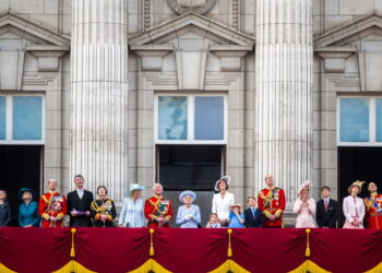 تقرير يرصد “ثـــروة العائلة المالكة” في بريطانيا